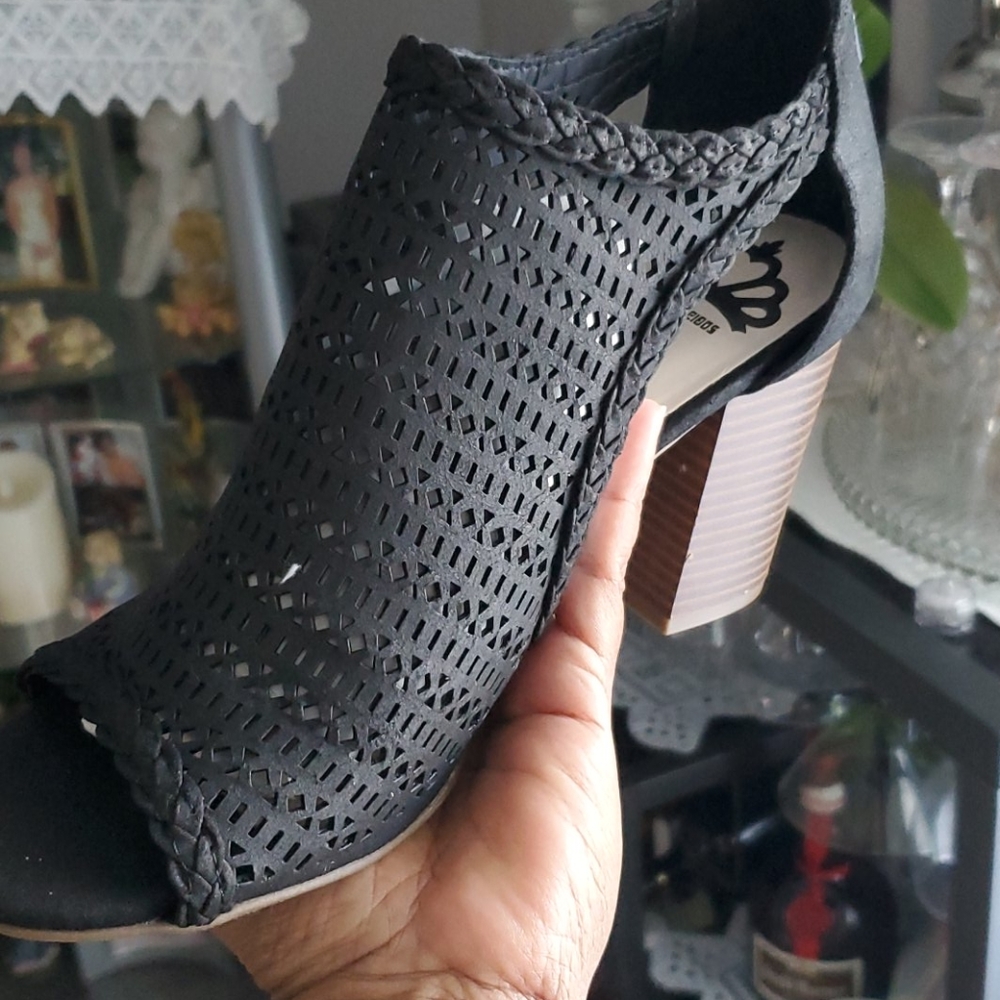 Shoes - Picture 3 of 4